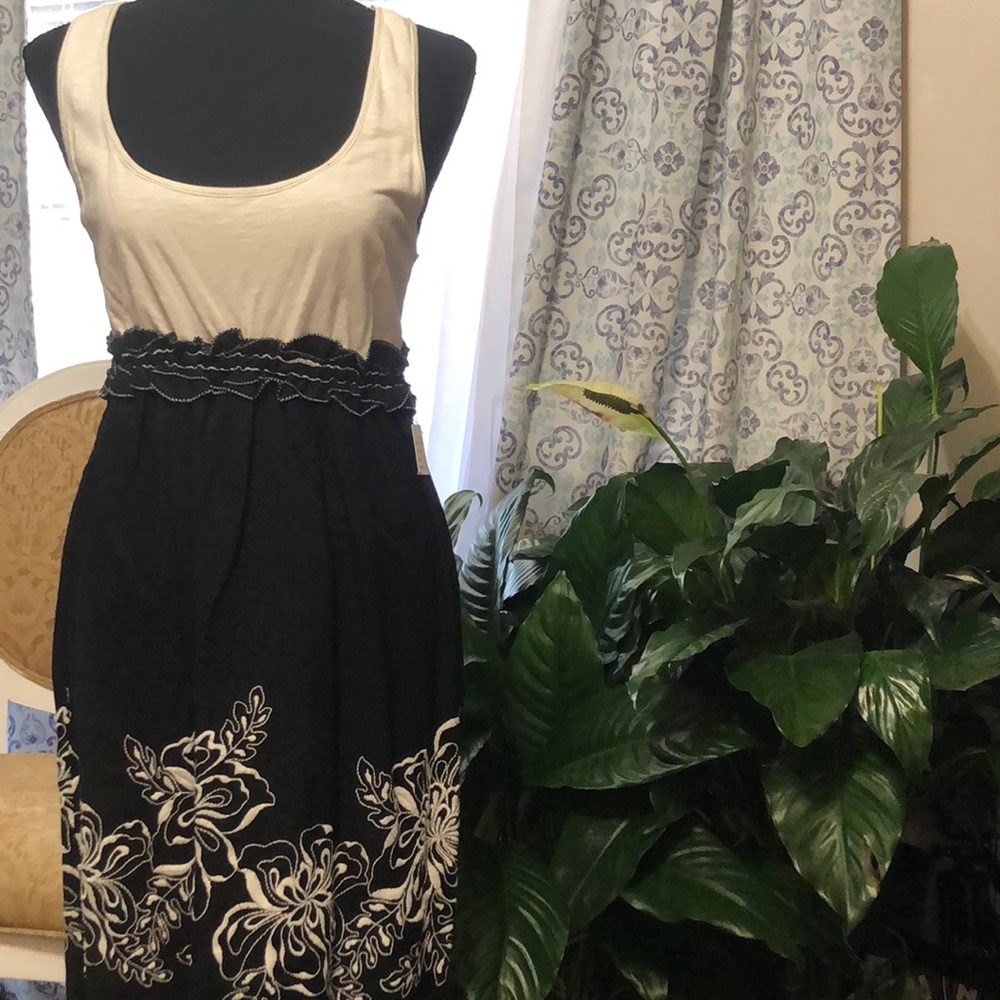Max Studio sz medium black & white dress
